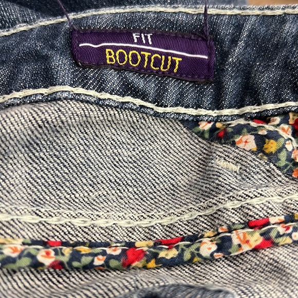 Vigoss Collection, small, 29” waist jeans, rhinestone buttons, boot cut - Picture 6 of 13